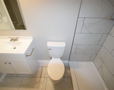 527 Garden Drive N - Photo Thumbnail 11