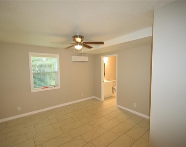 527 Garden Drive N - Photo Thumbnail 4