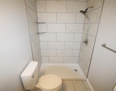 527 Garden Drive N - Photo Thumbnail 14