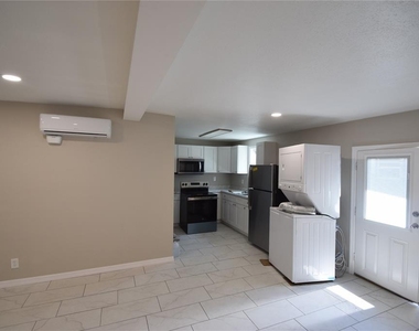 527 Garden Drive N - Photo Thumbnail 6