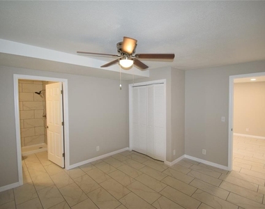 527 Garden Drive N - Photo Thumbnail 5
