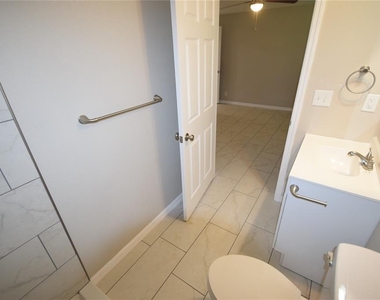 527 Garden Drive N - Photo Thumbnail 13