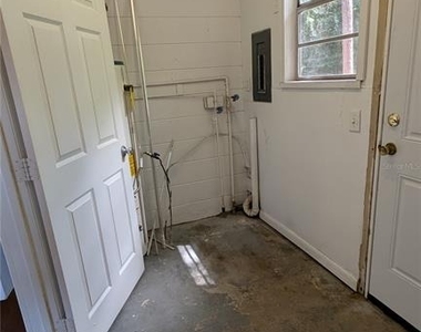 3219 Nw 12th Street - Photo Thumbnail 5
