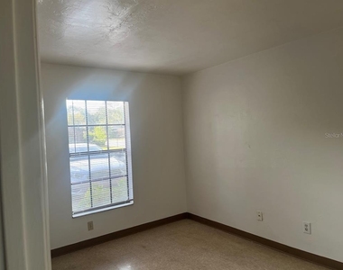 5730 Nw 25th Terrace - Photo Thumbnail 6