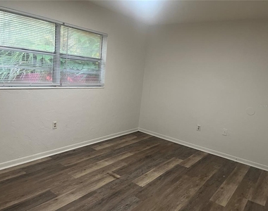 2622 Sw 31st Place - Photo Thumbnail 3
