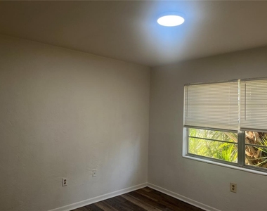 2622 Sw 31st Place - Photo Thumbnail 4