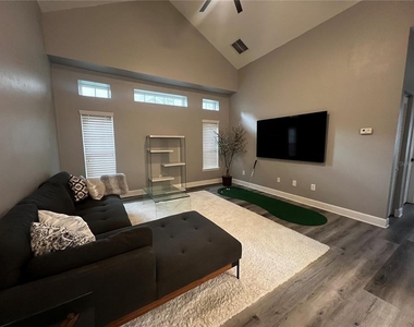 250 Sw 145th Drive - Photo Thumbnail 1