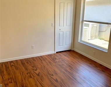 16400 Coopers Hawk Avenue - Photo Thumbnail 5