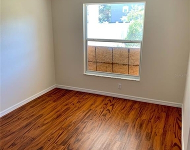 16400 Coopers Hawk Avenue - Photo Thumbnail 4
