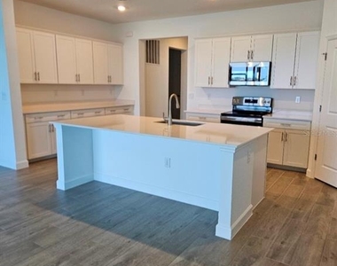 8116 Shore Lake Drive - Photo Thumbnail 14