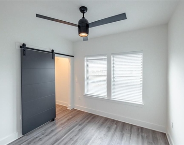 1420 Lakefront Drive - Photo Thumbnail 7