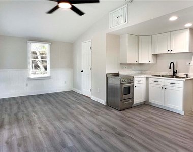 1818 Worrington Street - Photo Thumbnail 3