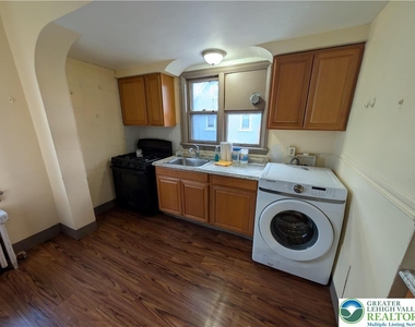 426 Carlton Avenue - Photo Thumbnail 6