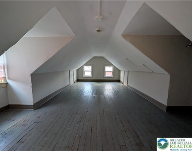 426 Carlton Avenue - Photo Thumbnail 16