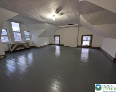 426 Carlton Avenue - Photo Thumbnail 14