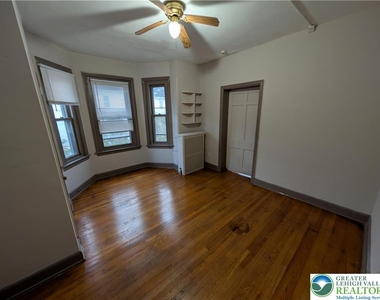 426 Carlton Avenue - Photo Thumbnail 10