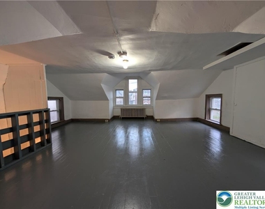 426 Carlton Avenue - Photo Thumbnail 15