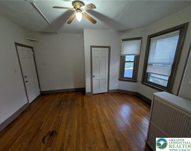 426 Carlton Avenue - Photo Thumbnail 11