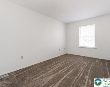 8134 Heritage Drive - Photo Thumbnail 21