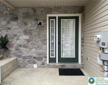 8134 Heritage Drive - Photo Thumbnail 2