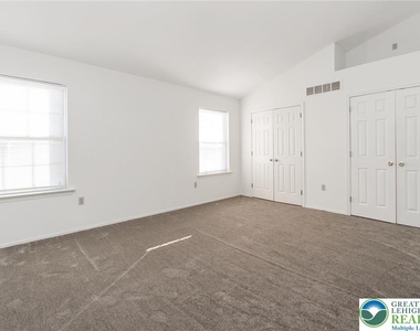8134 Heritage Drive - Photo Thumbnail 15