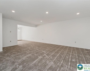8134 Heritage Drive - Photo Thumbnail 6