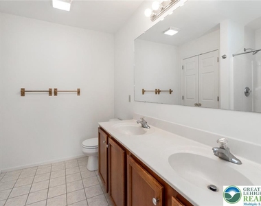 8134 Heritage Drive - Photo Thumbnail 16