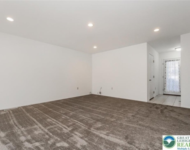 8134 Heritage Drive - Photo Thumbnail 5