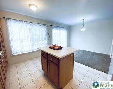 8134 Heritage Drive - Photo Thumbnail 9