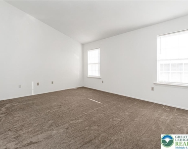 8134 Heritage Drive - Photo Thumbnail 13
