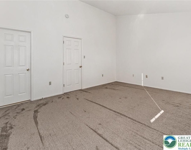 8134 Heritage Drive - Photo Thumbnail 14