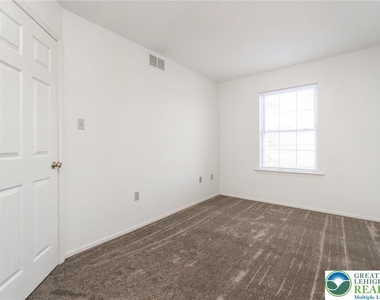 8134 Heritage Drive - Photo Thumbnail 18