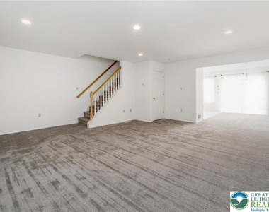 8134 Heritage Drive - Photo Thumbnail 3