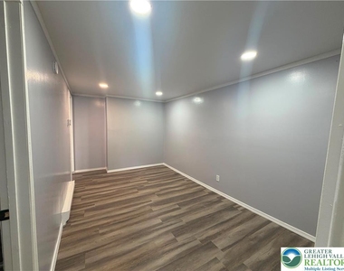 320 2nd Avenue - Photo Thumbnail 7