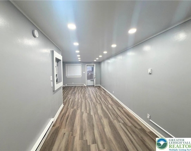 320 2nd Avenue - Photo Thumbnail 3