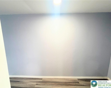 320 2nd Avenue - Photo Thumbnail 10