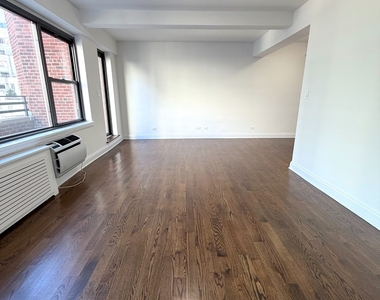  East 56 Street - Photo Thumbnail 3