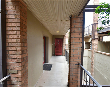 4433 N Stanton Street - Photo Thumbnail 1