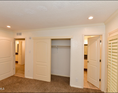 4433 N Stanton Street - Photo Thumbnail 17