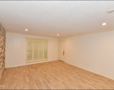 4433 N Stanton Street - Photo Thumbnail 5