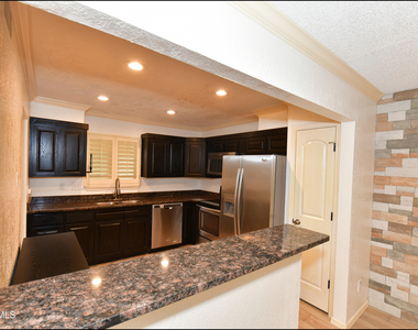 4433 N Stanton Street - Photo Thumbnail 7