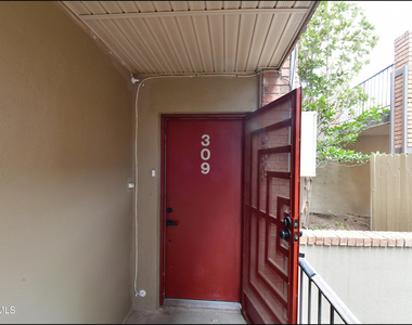 4433 N Stanton Street - Photo Thumbnail 2