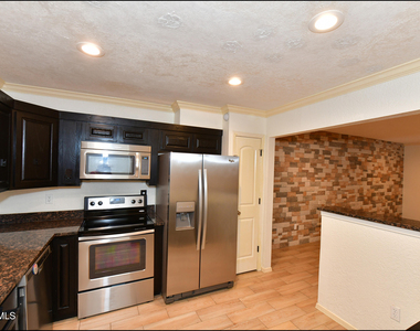 4433 N Stanton Street - Photo Thumbnail 10