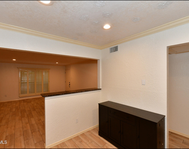 4433 N Stanton Street - Photo Thumbnail 9