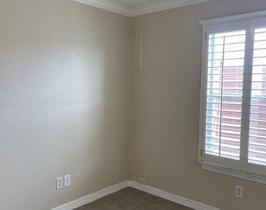 2260 Tierra Alegre Way - Photo Thumbnail 7