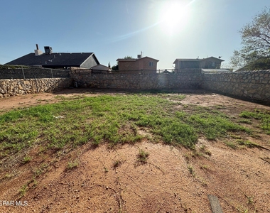 10840 Obsidian Street - Photo Thumbnail 13