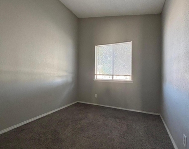 10840 Obsidian Street - Photo Thumbnail 4