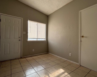 10840 Obsidian Street - Photo Thumbnail 8