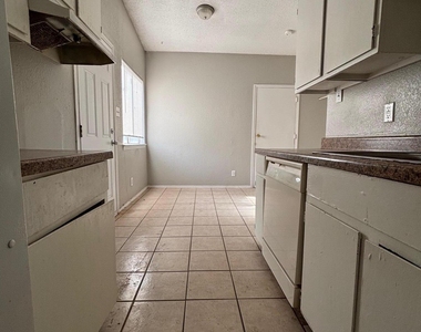 10840 Obsidian Street - Photo Thumbnail 9