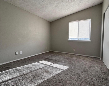 10840 Obsidian Street - Photo Thumbnail 6